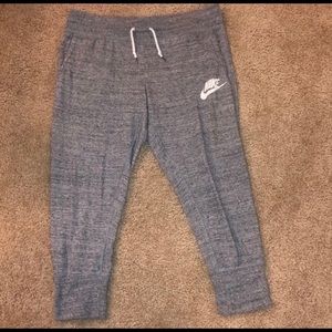 Nike Cropped Joggers